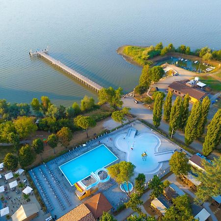 מאג'ונה Trasimeno Glamping Resort מראה חיצוני תמונה